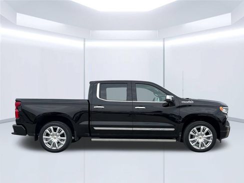 Used 2024 Chevrolet Silverado 1500 High Country w/ High Country Premium Package AWD/4WD image 9