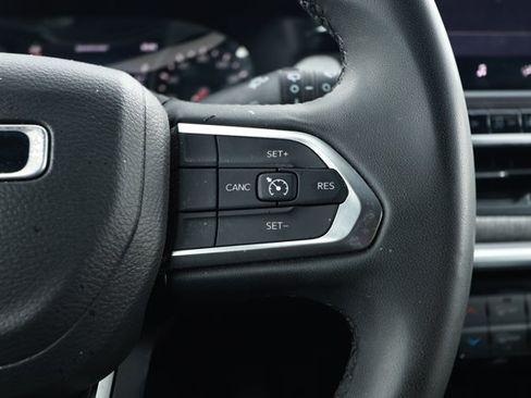 Used 2024 Jeep Compass Latitude AWD/4WD image 11