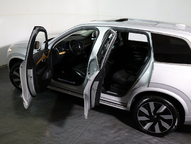 Used 2024 Volvo XC90 T8 Plus w/ Protection Package AWD/4WD image 5