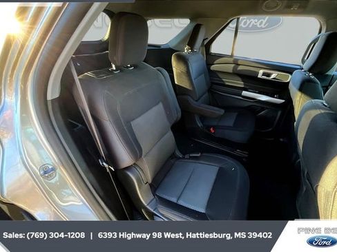 Used 2023 Ford Explorer XLT image 20