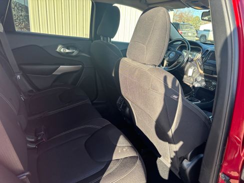 Used 2017 Jeep Cherokee Latitude image 12