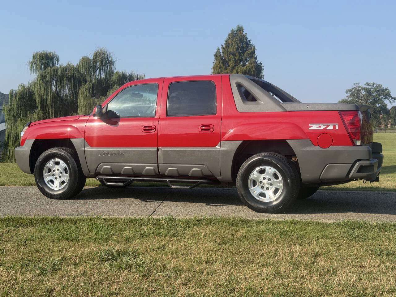 Used 2002 Chevrolet Avalanche 4x4 w/ Off-Road Suspension Pkg image 3