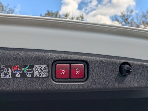 New 2026 Mercedes-Benz E 53 AMG e 4MATIC Sedan image 13