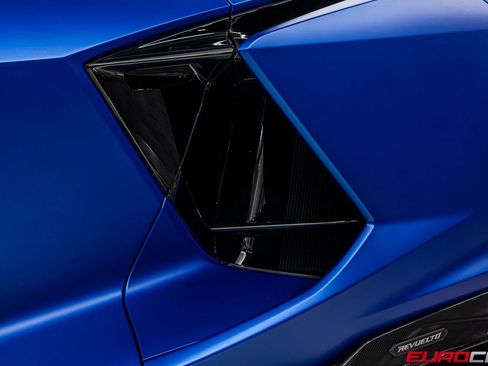 Used 2025 Lamborghini Revuelto image 19