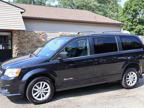 Used 2018 Dodge Grand Caravan SXT FWD image 12