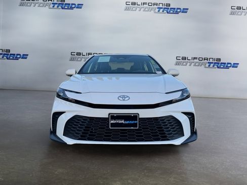 Used 2025 Toyota Camry SE image 2