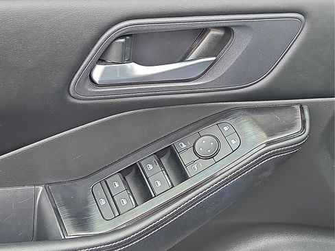 Used 2025 Nissan Rogue SV FWD image 13