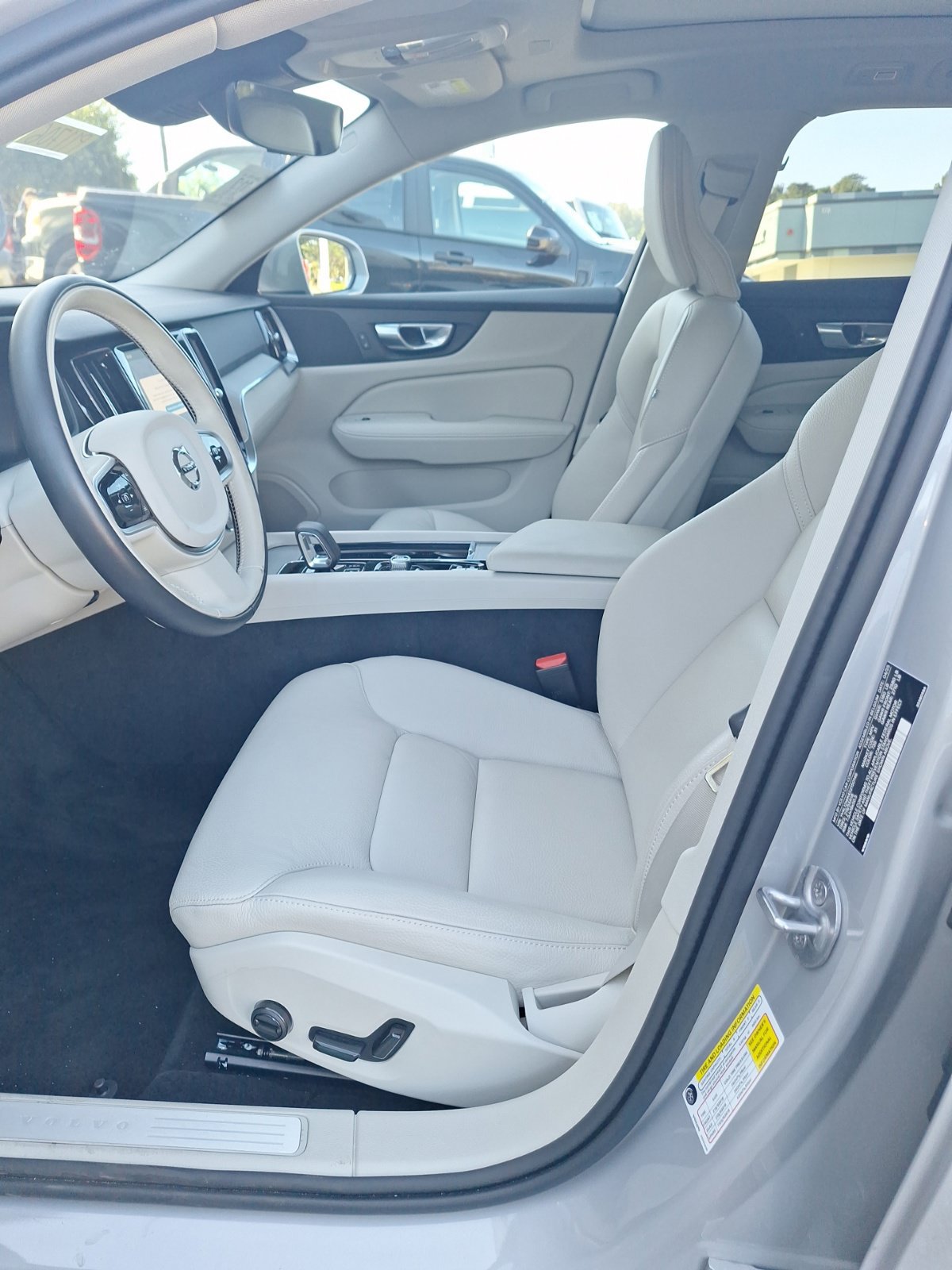 Used 2025 Volvo V60 B5 Cross Country Plus AWD/4WD image 9