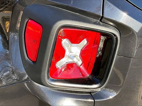 Used 2016 Jeep Renegade Latitude image 30