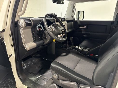 Used 2014 Toyota FJ Cruiser 4WD w/ Convenience Package image 24