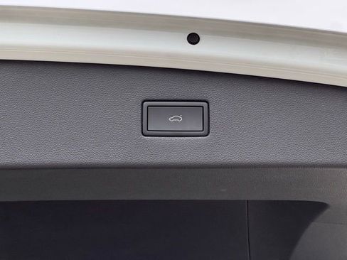 Certified 2023 Volkswagen Tiguan SEL R-Line image 22