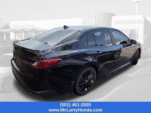 Used 2025 Toyota Camry SE FWD image 4