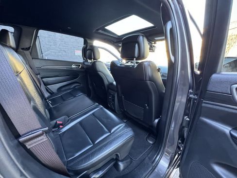 Used 2019 Jeep Grand Cherokee Limited image 16