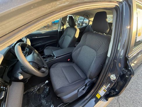 Used 2025 Toyota Camry LE image 32