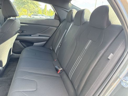 Used 2025 Hyundai Elantra SEL w/ Cargo Package image 14