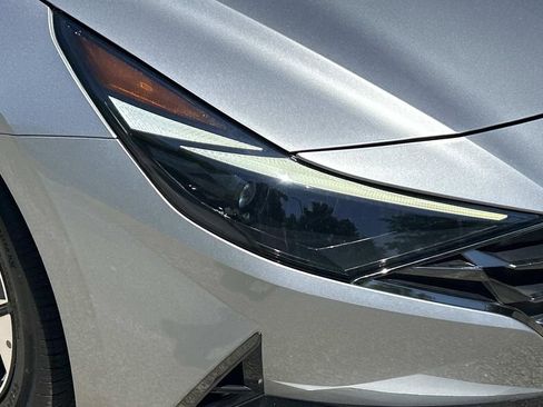 Certified 2022 Hyundai Elantra Limited FWD image 10