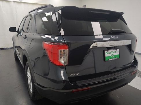 Used 2023 Ford Explorer XLT AWD/4WD image 5