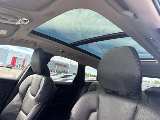 Used 2020 Volvo XC60 T5 Momentum w/ Protection Package Premier AWD/4WD image 37