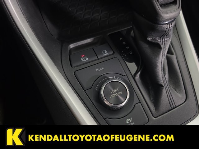 Used 2022 Toyota RAV4 LE AWD/4WD image 20