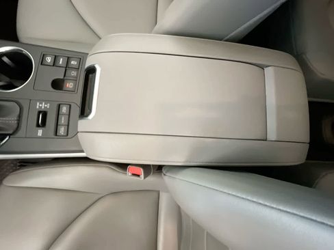 Used 2023 Toyota Highlander XLE image 21