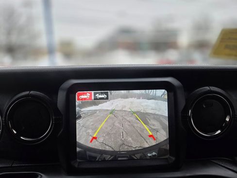 Used 2021 Jeep Wrangler Unlimited Sahara AWD/4WD image 16