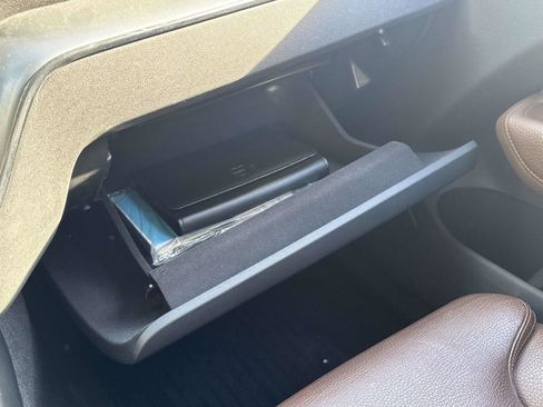 Used 2019 Volvo XC60 T5 Momentum w/ Multimedia Package image 31