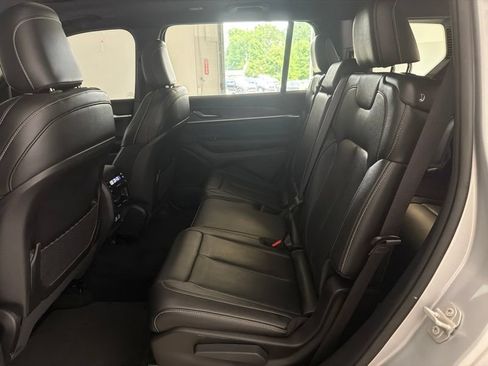 Used 2024 Jeep Grand Cherokee L Limited AWD/4WD image 15