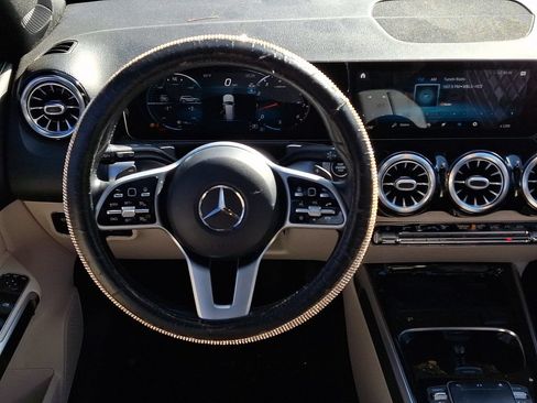 Used 2021 Mercedes-Benz GLB 250 4MATIC image 11