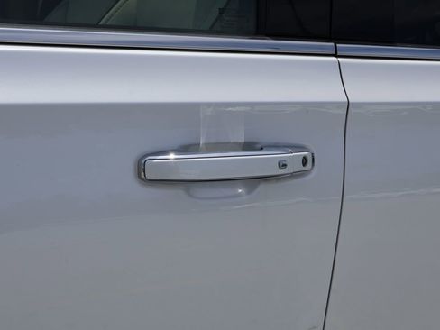 Used 2023 GMC Yukon Denali AWD/4WD image 8