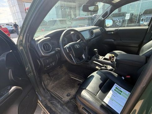 Used 2021 Toyota Tacoma TRD Off-Road w/ TRD Premium Off Road Package AWD/4WD image 13