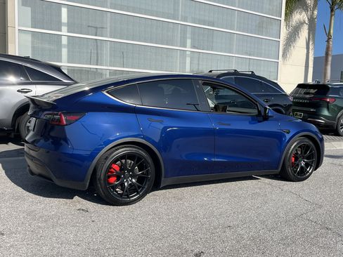Used 2022 Tesla Model Y Performance AWD/4WD image 9