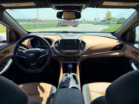 Used 2017 Chevrolet Volt Premier w/ Driver Confidence Package FWD image 6