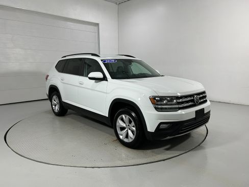 Used 2020 Volkswagen Atlas SE w/ Towing Package image 2