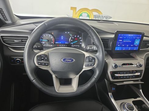 Used 2024 Ford Explorer XLT w/ Equipment Group 202A AWD/4WD image 15