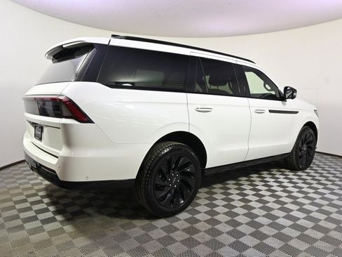 New 2025 Lincoln Navigator Reserve w/ Jet Appearance Package image 7