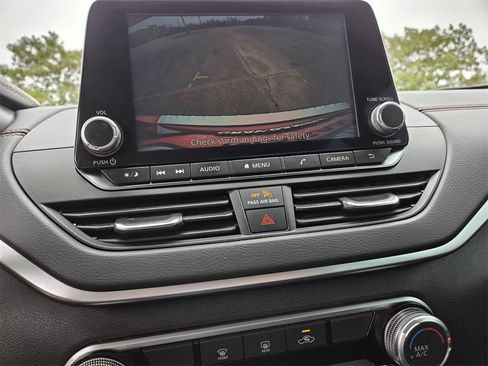 Used 2022 Nissan Altima 2.5 SR image 10