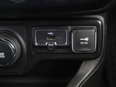 Used 2023 Jeep Renegade Latitude AWD/4WD image 22