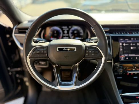Used 2023 Jeep Grand Cherokee Altitude AWD/4WD image 6