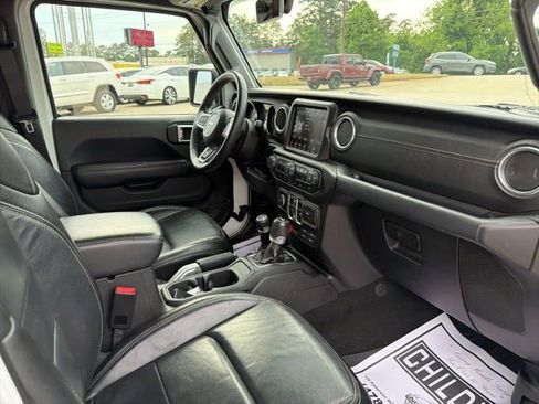 Used 2018 Jeep Wrangler Unlimited Sahara AWD/4WD image 14