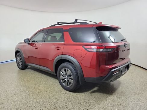 Used 2022 Nissan Pathfinder SV w/ SV Black Package FWD image 7