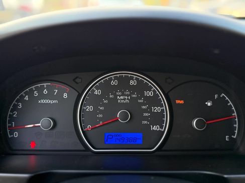 Used 2010 Hyundai Elantra GLS FWD image 11