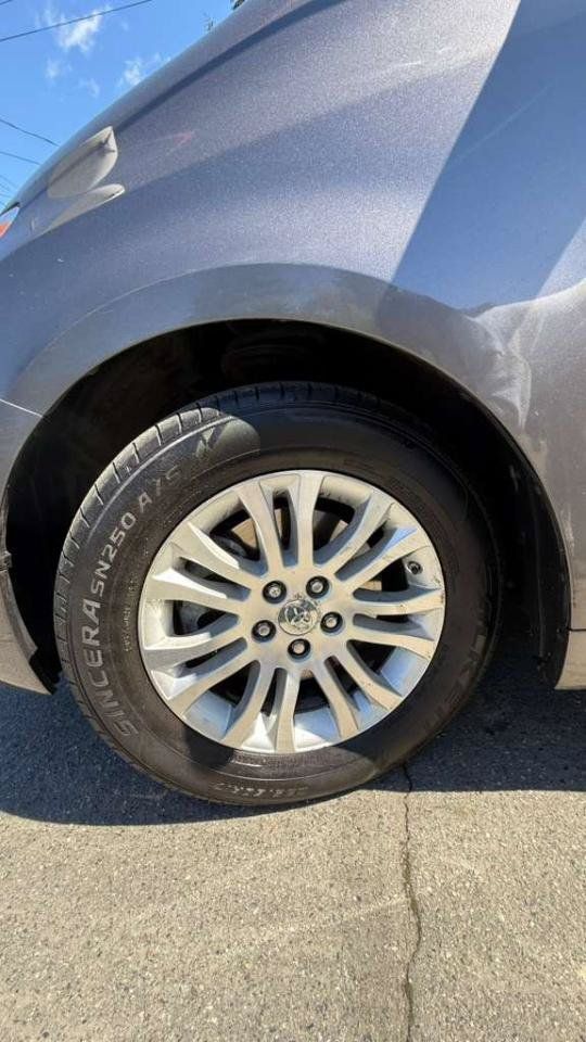 Used 2011 Toyota Sienna XLE w/ Premium Pkg FWD image 4
