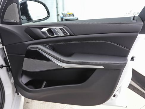 Used 2026 BMW X5 xDrive40i w/ M Sport Package image 27