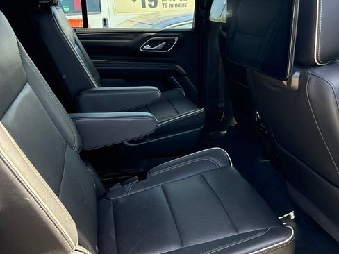 Used 2021 GMC Yukon XL SLT w/ SLT Luxury Plus Package AWD/4WD image 9