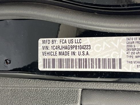 Used 2023 Jeep Grand Cherokee Altitude image 31