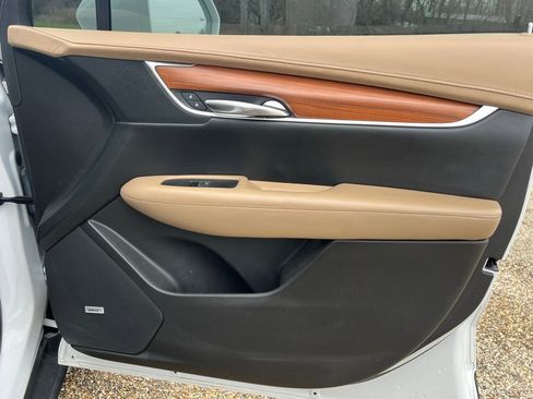 Used 2017 Cadillac XT5 Platinum w/ Driver Assist Package image 14