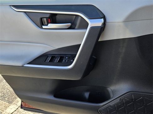 Used 2024 Toyota RAV4 XLE image 31