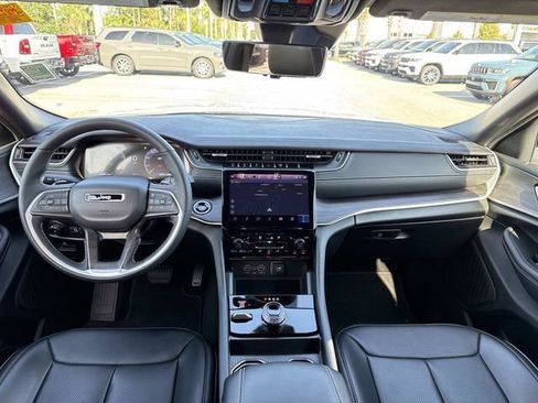 Used 2025 Jeep Grand Cherokee Limited w/ Luxury Tech Group II AWD/4WD image 13