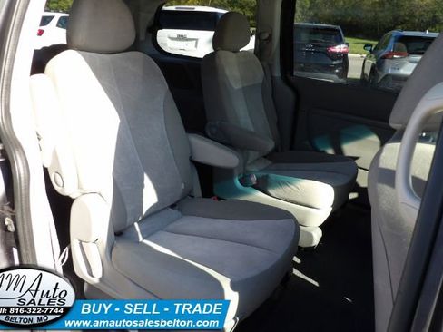 Used 2014 Kia Sedona LX image 17