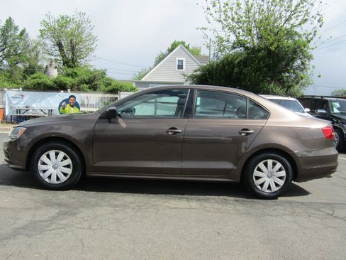 Used 2015 Volkswagen Jetta S image 4